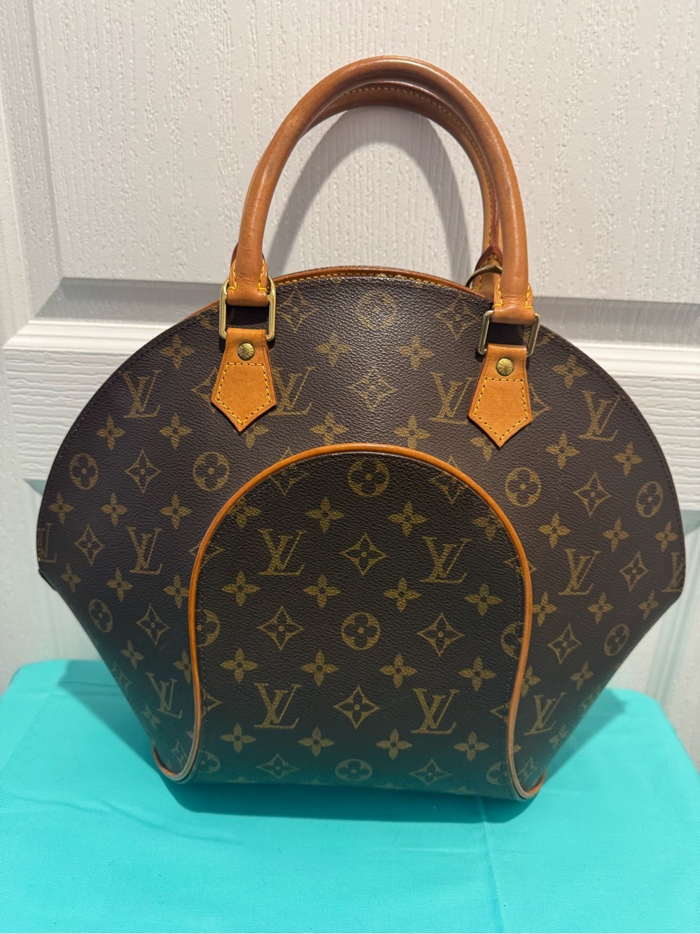 Louis Vuitton Monogram Canvas Ellipse MM